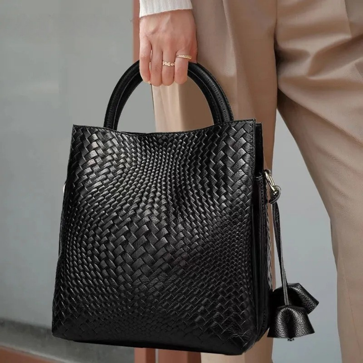 BOLSA-FEMININA-TRANSVERSAL-DE-COURO-03