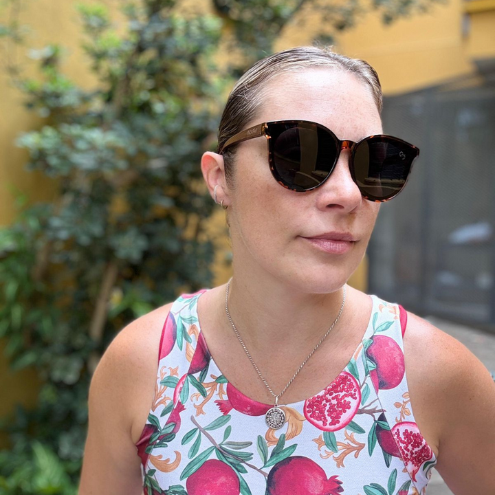 OCULOS-DE-SOL-FEMININO-REDONDO-EM-ACETATO-TARTARUGA-03
